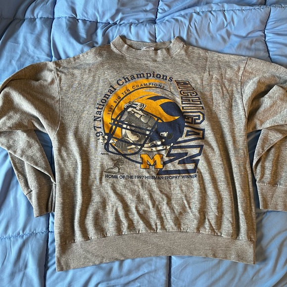 Vintage 1997 U of M Michigan Football Champions Undefeated Crewneck double side